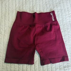 DFYNE XS Dynamic 4.5” shorts in “Berry”